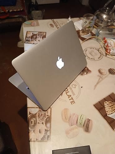 Ноутбуки и аксессуары: Apple MacBook Air 13" (серебристый, корпус из алюминия) - Экран — 8
