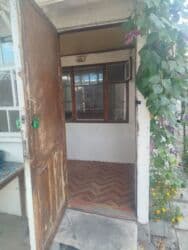 сдаю дом старый толчок: Үйдүн жарымы, 70 кв. м, 3 бөлмө, Риелтор, Эски ремонт — 6