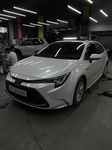 Toyota Corolla: 2020 г., 1.8 л, Вариатор, Гибрид, Седан