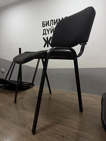 кушетки цена: Цена договорная 
Б/У стулья 
Мягкий уголок
Стол
Срочно продаю — 4