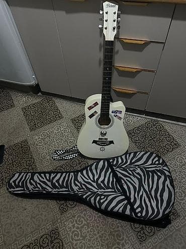 Срочно продаю гитару Belucci, в хорошем состоянии. есть торг — 3