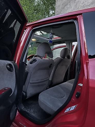 honda inside: Honda Fit: 2002 г., 1.3 л, Автомат, Бензин, Хэтчбэк — 9