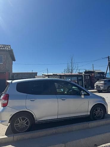 haima 3: Honda Fit: 2001 г., Бензин, Седан — 5