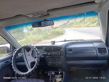 Volkswagen Vento: 1993 г., 1.8 л, Механика, Газ, Седан — 9