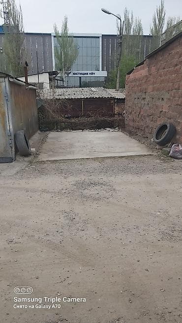 гараж кирпич: Продаю машино-место для стоянки автомобиля, площадью 21,7м. Длина - — 2