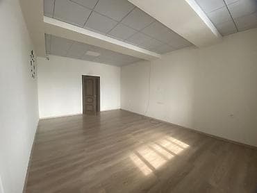 бейшеналиева 70: Сдаются помещения в здании в м-н Джал. Желательно под образовательные — 4