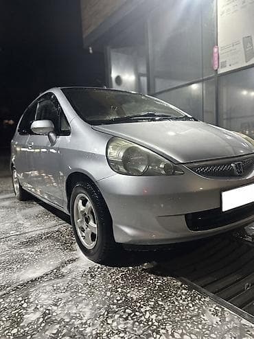 Honda Fit: 2002 г., 1.3 л, Вариатор, Бензин at lalafo.kg Honda Fit: 2002 г., 1.3 л, Вариатор, Бензин
