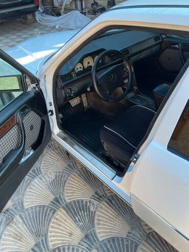 панел на ваз 2107: Mercedes-Benz W124: 1994 г., Седан — 8