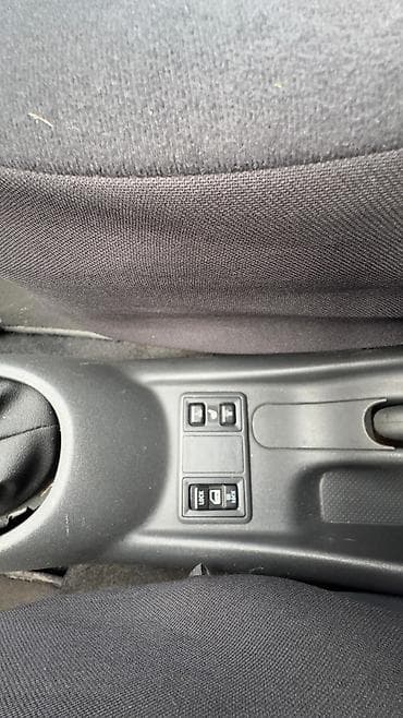 тайооа ярис: Toyota Yaris: 2005 г., 1.3 л, Механика, Бензин, Хэтчбэк — 9
