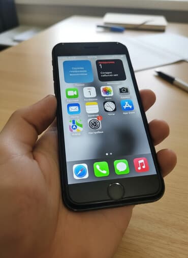 продажа сотовых телефонов бу: IPhone 8, Б/у, 64 ГБ, Черный, Чехол, Кабель — 1