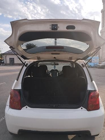 Toyota Ist: 2004 г., Автомат, Бензин — 9