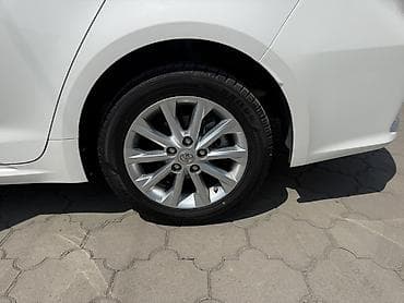 усилитель камри: Toyota Corolla: 2022 г., Вариатор, Гибрид, Седан — 8