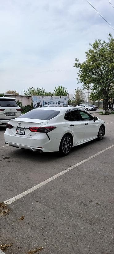 Toyota Camry: 2017 г. — 2
