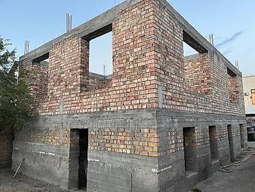 Дома: Продаётся дом в районе баха/ магистраль с участком 8 соток. На участке — 3