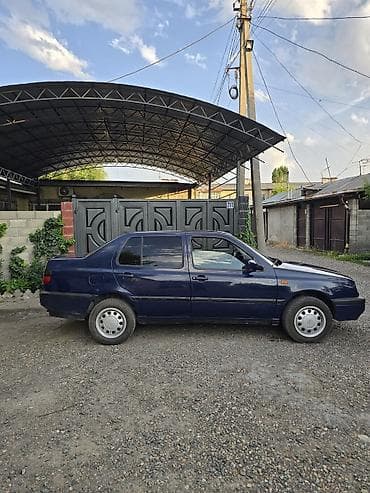 Volkswagen Vento: 1993 г., 1.6 л, Кол менен иштөөчү, Бензин, Седан — 4