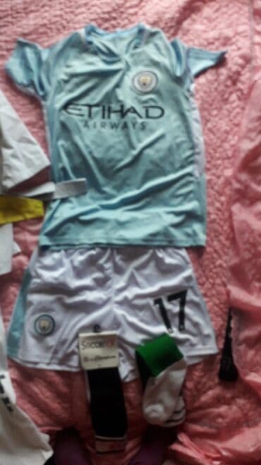 Форма для футбола+носки и наколенники 1000с