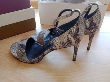 женские брендовые туфли недорого: Продается новая обувь. Размер 38. Босоножки 2600с. Слипоны (оригинал — 6