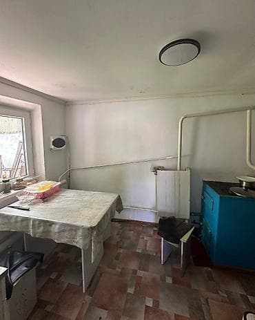 act building: ✨Продаётся дом в с. Сокулук✨ 🏡 Характеристики： • Участок - 6 соток • — 10