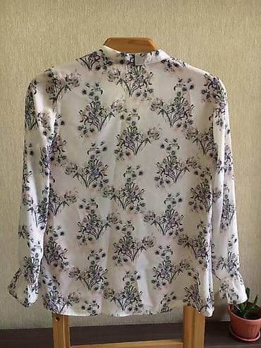 Жеке буюмдар: Нежная блузка с цветами Цвет: белый Состояние: 11/10(Нового) Размер — 7