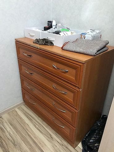 Продаю комод в хорошем состоянии, все полки рабочие, самовывоз по — 2