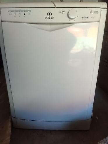 Б/у в хорошем состоянии.Посудомоечная машина Indesit, полноразмерная