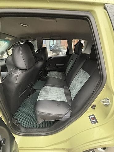 kia rio 2000: Honda Fit: 2005 г., 1.4 л, Вариатор, Бензин, Хэтчбэк — 8