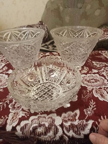 хрустали: Набор из 3 хрустальных салатников/розеток. Состав: - 2 высоких — 3