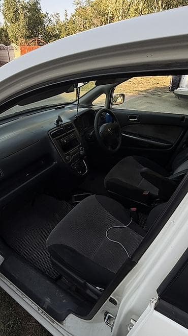 стриим: Honda Stream: 2002 г., 2 л, Автомат, Бензин, Универсал — 3