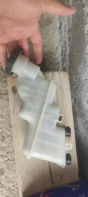 клапан мультипликатора: Бачок тормозной жидкости с датчиком уровня - Материал: полупрозрачный — 1