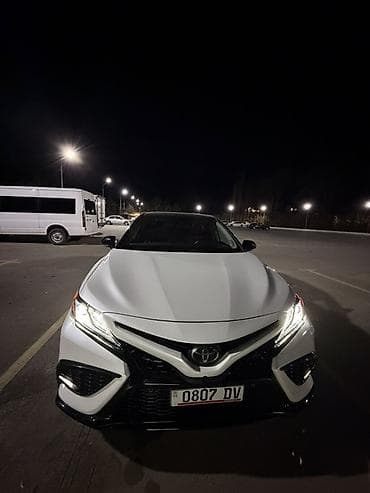 Toyota Camry: 2021 г., 2.5 л, Автомат, Бензин, Седан