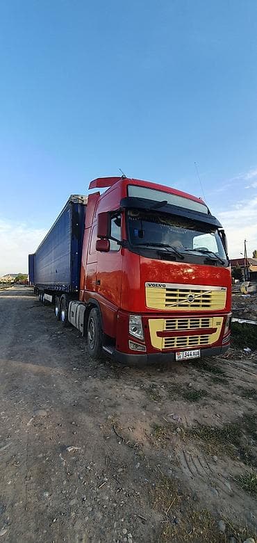 Тягач, Volvo, 2012 г., Тентованный