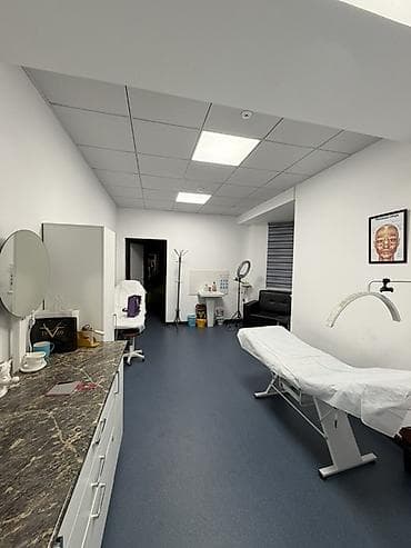 первой: Кабинет Для косметолога, В административном здании, 35 м², С оборудованием — 3