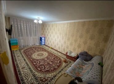 продаю 2х команатную квартиру в 7 мкр: 2 комнаты, 45 м², 104 серия, 3 этаж, Старый ремонт — 1