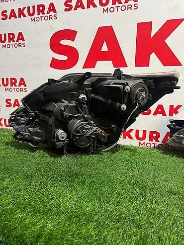 козырек виш: Комплект передних фар Toyota Б/у, Оригинал, Япония — 4