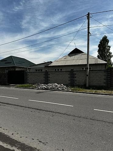 Үйлөр: Срочно продается дом с цехом 📍Район ж/м Учкун 🔹 Участок: 6,5 соток — 2
