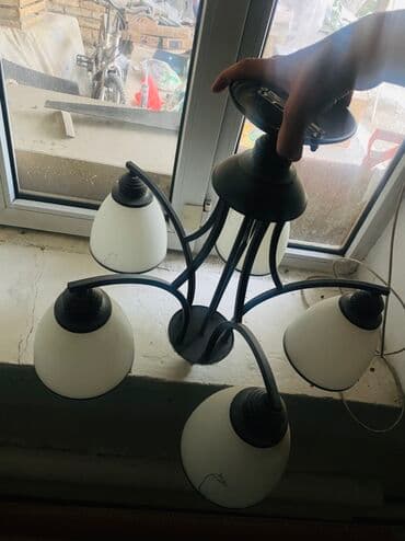 люстра новый: Классическая люстра с пятью плафонами, идеальна для освещения — 3