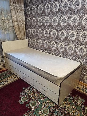 продаю офисный стол: Односпальная кровать, Б/у, С матрасом, длина - 200 см — 3