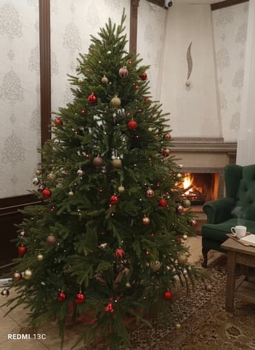 новогодний: Искусственная новогодняя ель. Имеет запах, как и все ели продаваемые — 1