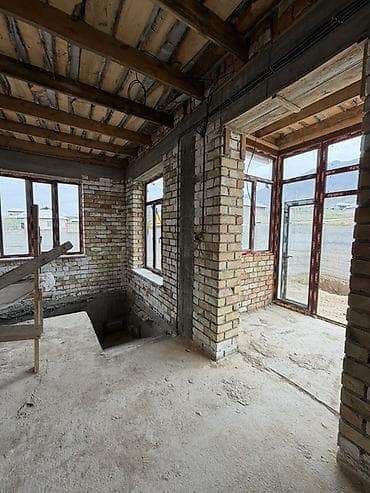 продаю дом с ак жол: 🏡 Продаётся 5-комнатный дом 📍 Адрес: г.Ош Кызыл-Байрак, ул. Сары Зоо — 7