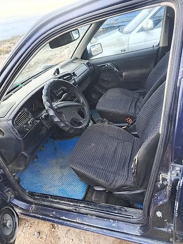 Транспорт: Volkswagen Vento: 1992 г., 1.8 л, Кол менен иштөөчү, Бензин, Седан — 4
