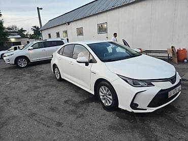 platz vitz: Toyota Corolla: 2019 г., Гибрид, Седан — 3