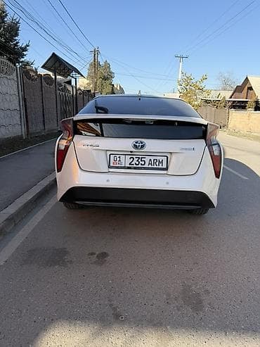 bazar kg: Toyota Prius: 2017 г., 1.8 л, Вариатор, Гибрид, Хэтчбэк — 4