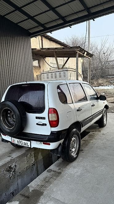 нива нива: Chevrolet Niva: 2009 г., 1.7 л, Механика, Бензин, Внедорожник — 3