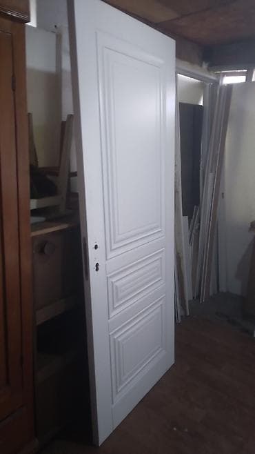 Короны для дверей: Межкомнатное дверное полотно, окрашенное в белый цвет. Срочно сатылат — 9