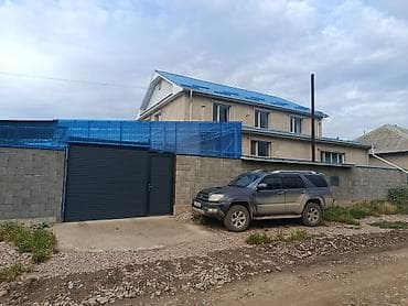 Дома: Продаётся просторный двухэтажный жилой дом с большим закрытым двором — 4