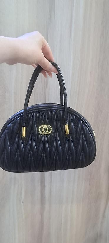 Продаю 2 новые сумки. Каждая по 500 сом. Отдам 2 за 800. Самовывоз