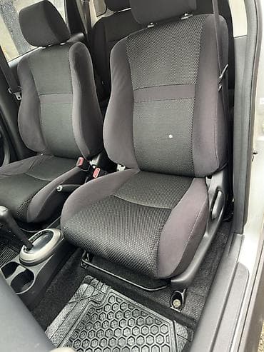 mazda 2000: Toyota Ist: 2003 г., 1.3 л, Автомат, Бензин, Хэтчбэк — 10