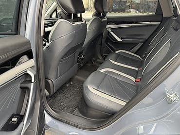 ауди 2022: Кроссовер (синий металлик, контрастная чёрная крыша) Основные — 10