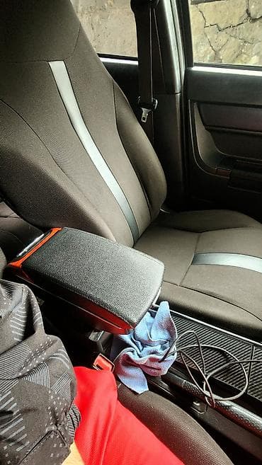 салон соната: Toyota Ist: 2002 г., Хэтчбэк — 7