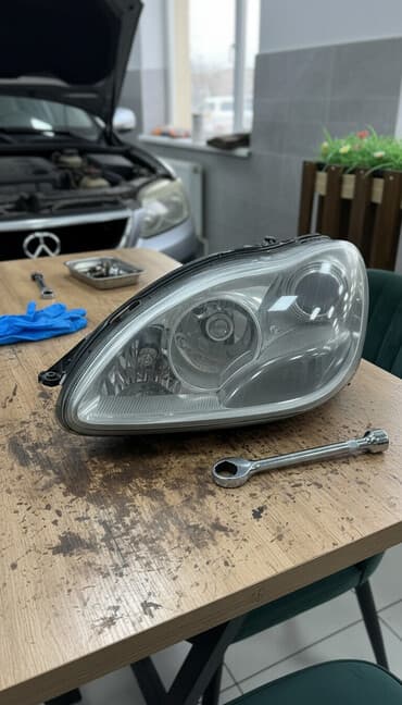 Передняя левая фара Mercedes-Benz 2004 г., Б/у, Оригинал, Германия at lalafo.kg Передняя левая фара Mercedes-Benz 2004 г., Б/у, Оригинал, Германия